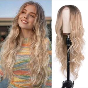 Long Wavy Blonde Women's Wig - Natural Blonde Blend 26 Inch